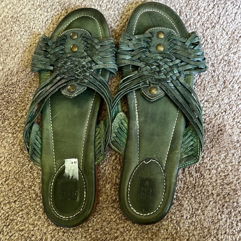 Frye 9.5 like new